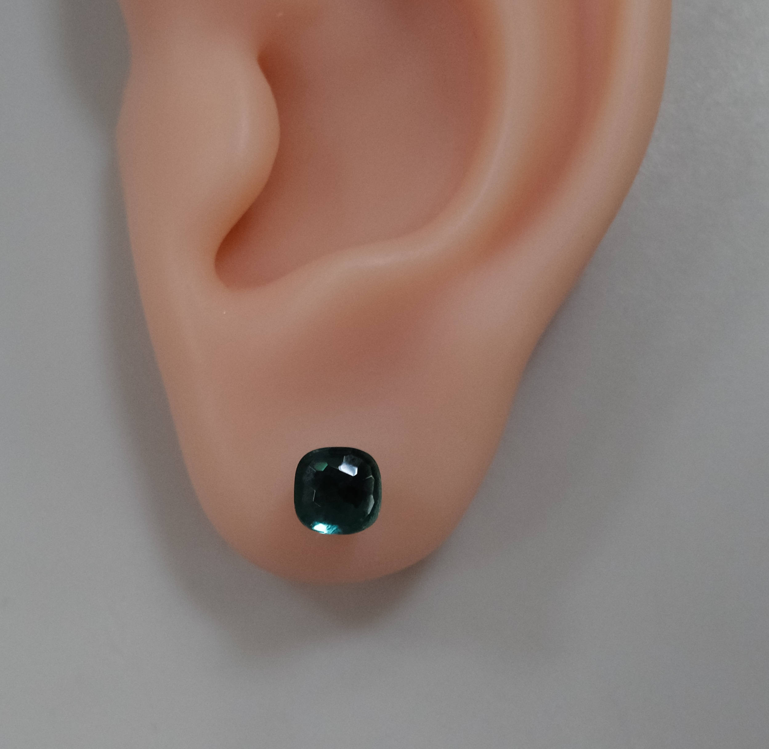 Серебряные серьги-пусеты с кварцем